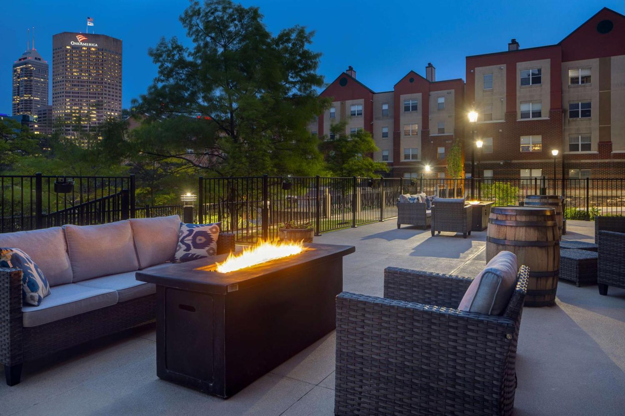 Hampton Inn Indianapolis Downtown Iupui Zewnętrze zdjęcie